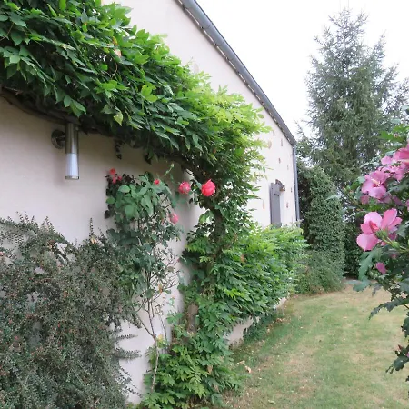 Chez Pierre Et Caroline 住宿加早餐酒店 莱塞比耶