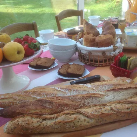 Chez Pierre Et Caroline 住宿加早餐酒店 莱塞比耶